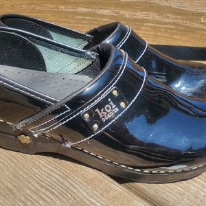 Sanita Koi Lindsey black patent leather size 38 (women's size 6.5-7) danish clog
